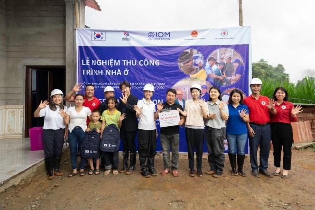IOM đã hỗ trợ hơn 7500 người tại 5 tỉnh thành phố thông qua dự án “Hỗ trợ khẩn cấp và phục hồi cho người dân bị ảnh hưởng bởi bão Yagi tại các tỉnh phía Bắc” do Chính phủ Hàn Quốc tài trợ ẢnhIOM Việt Nam