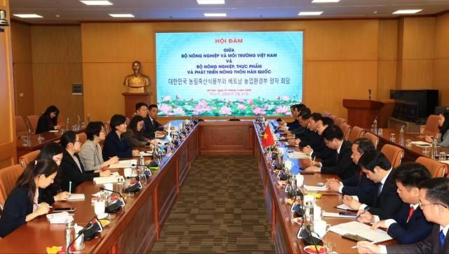 Buổi làm việc giữa Bộ trưởng Đỗ Đức Duy và Bộ Nông nghiệp Thực phẩm và PTNT Hàn Quốc MAFRA bà Song Mi-ryung tại trụ sở Bộ Nông nghiệp và Môi trường ngày 2132025 ẢnhMAFRA