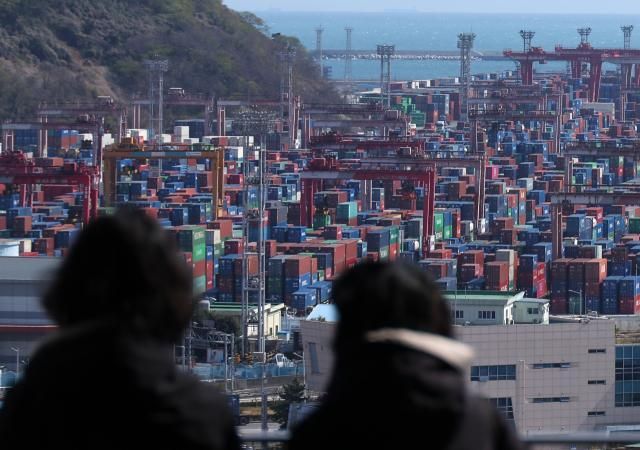 Bến cảng Busan ẢnhYonhap News