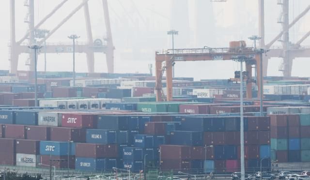 Cảng Pyeongtaek trong làn sương mù ẢnhYonhap News