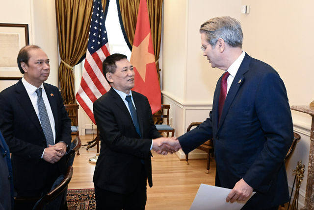 Phó thủ tướng Hồ Đức Phớc làm việc với Bộ trưởng Tài chính Mỹ Scott Bessent ngày 1042025 ẢnhVGP