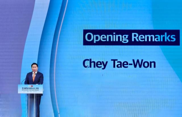 Ông Chey Tae-won Chủ tịch Phòng Thương mại và Công nghiệp Hàn Quốc KCCI phát biểu khai mạc Diễn đàn Doanh nghiệp Hàn Quốc - Việt Nam được tổ chức vào ngày 12 tại Seoul Hàn Quốc ẢnhHoàng Phương Ly