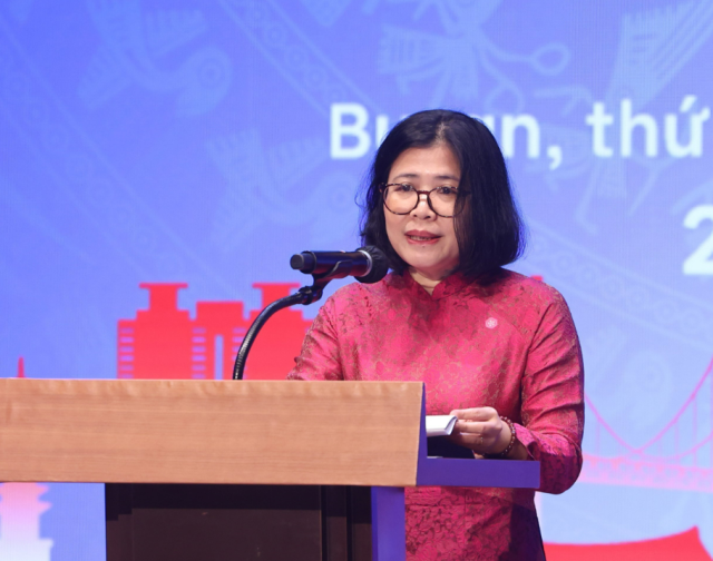 Bà Đoàn Phương Lan Tổng lãnh sự Việt Nam tại Busan phát biểu ẢnhTTXVN
