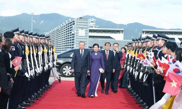 Lễ tiễn Tổng Bí thư Tô Lâm và Phu nhân tại sân bay quốc tế Gimhae thành phố Busan Hàn Quốc ẢnhTTXVN