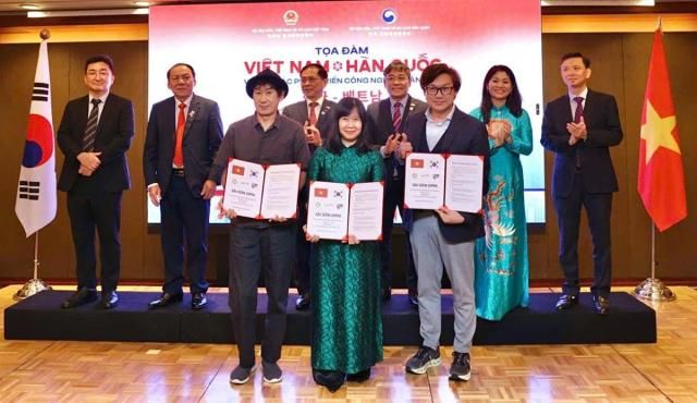 Lễ ký kết thỏa thuận hợp tác sản xuất bộ phim Sài Gòn Oppa giữa nhà sản xuất Film Line Hàn Quốc BHD Việt Nam và Web TV Asia ẢnhTTXVN