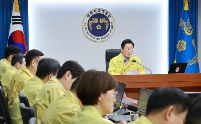 Tổng thống Lee Jae-myung phát biểu tại Hội nghị Thư ký và Trợ lý Cấp cao lần thứ 8 được tổ chức tại Phủ Tổng thống ở Yongsan Seoul vào ngày 21 tháng 8 năm 2025 ẢnhYonhap News