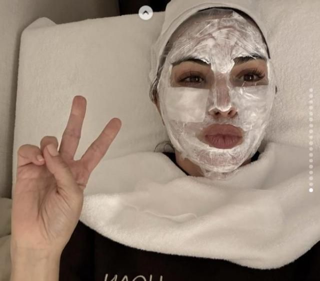 Ngôi sao truyền thông Kim Kardashian điều trị da liễu tại Hàn Quốc ẢnhChụp màn hình Instagram