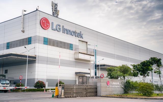 Nhà máy LG Innotek Hải phòng Việt Nam chuyên sản xuất các loại linh kiện điện tử cho ngành công nghiệp ô tô di động module camera điện thoại Ảnh TTXVN