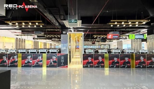 Cửa hàng RedForce PC Area đầu tiên tại Châu Á được đặt tại Quận 10 Thành phố Hồ Chí Minh Việt Nam ẢnhRedforce PC Arena