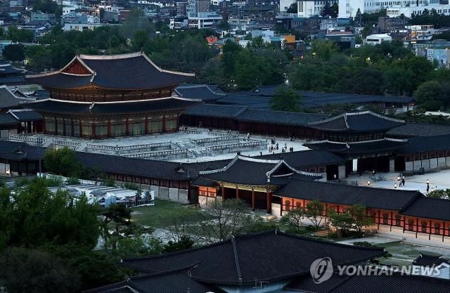 Gyeongbokgung về đêm Ảnh Yeonhap News