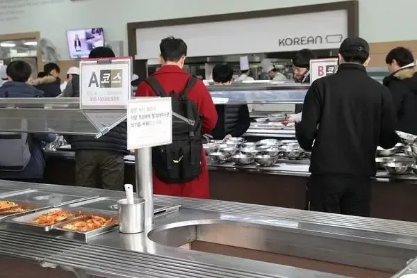 학생식당에서 아빠 만난 썰.jpg | mbong.kr 엠봉