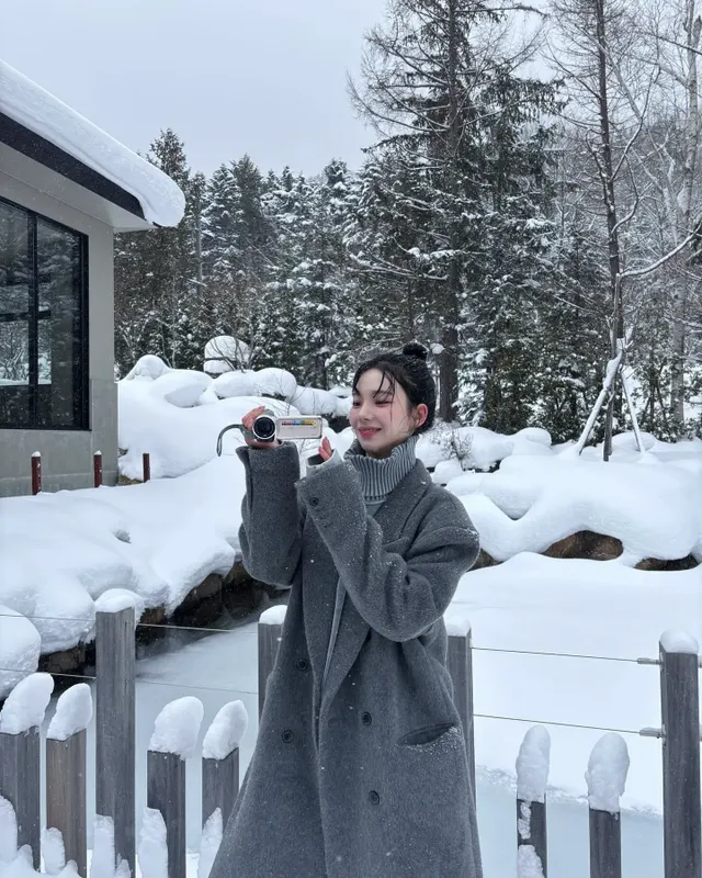 눈 와서 신난 댕댕이 에스파 카리나 | mbong.kr 엠봉