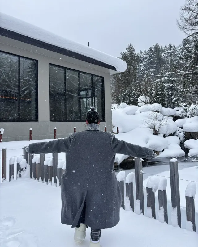 눈 와서 신난 댕댕이 에스파 카리나 | mbong.kr 엠봉