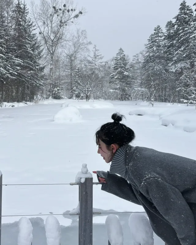 눈 와서 신난 댕댕이 에스파 카리나 | mbong.kr 엠봉