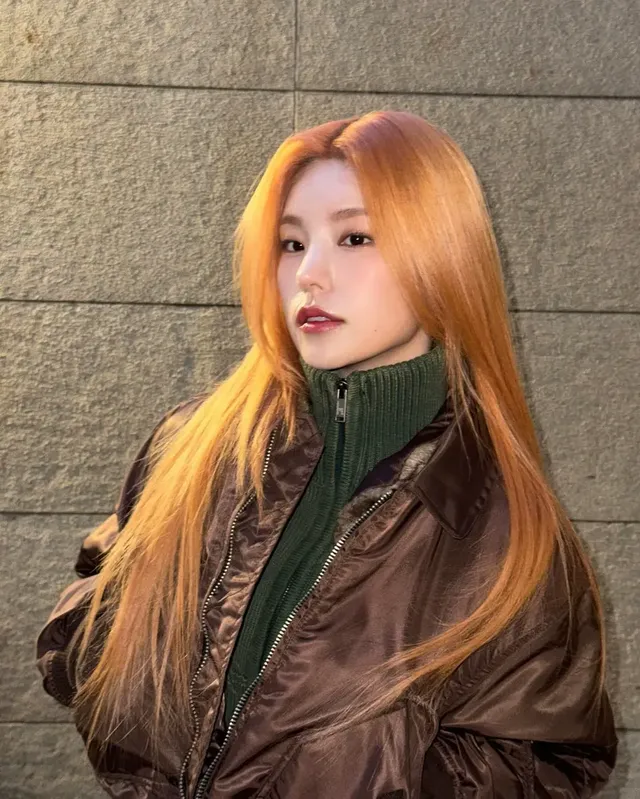 붉은색 머리가 잘 어울리는 ITZY 예지 유나 | mbong.kr 엠봉