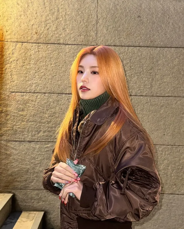 붉은색 머리가 잘 어울리는 ITZY 예지 유나 | mbong.kr 엠봉