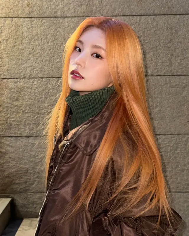 붉은색 머리가 잘 어울리는 ITZY 예지 유나 | mbong.kr 엠봉