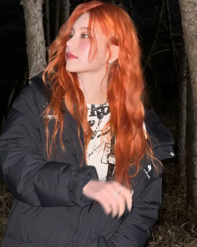 붉은색 머리가 잘 어울리는 ITZY 예지 유나 | mbong.kr 엠봉