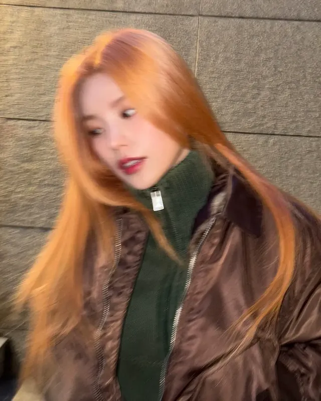 붉은색 머리가 잘 어울리는 ITZY 예지 유나 | mbong.kr 엠봉