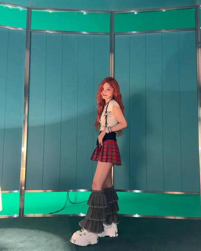 붉은색 머리가 잘 어울리는 ITZY 예지 유나 | mbong.kr 엠봉