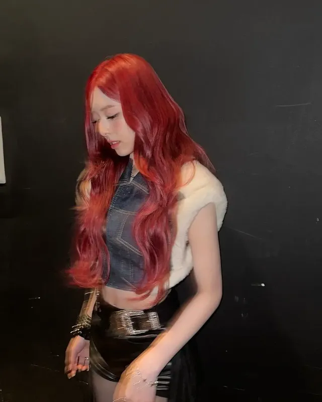 붉은색 머리가 잘 어울리는 ITZY 예지 유나 | mbong.kr 엠봉