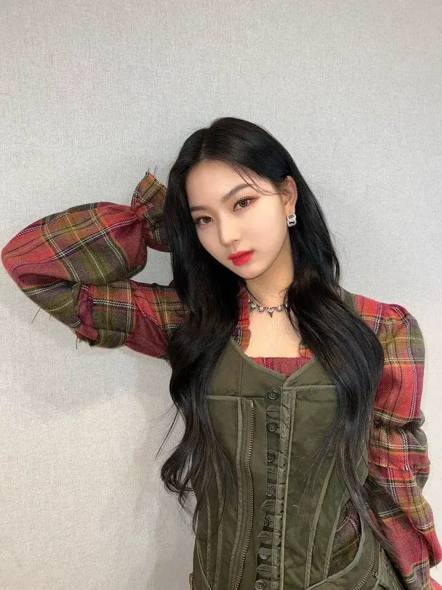 스테이씨 아이사 | mbong.kr 엠봉