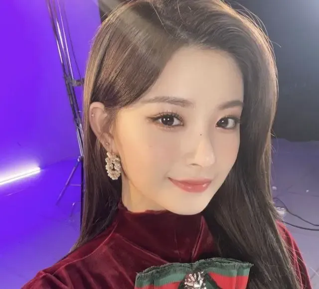 한때 프로듀스48 비주얼 픽이었던 왕이런 | mbong.kr 엠봉