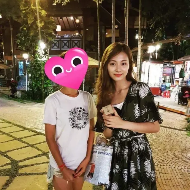 캄보디아로 휴가간 쯔위 | mbong.kr 엠봉