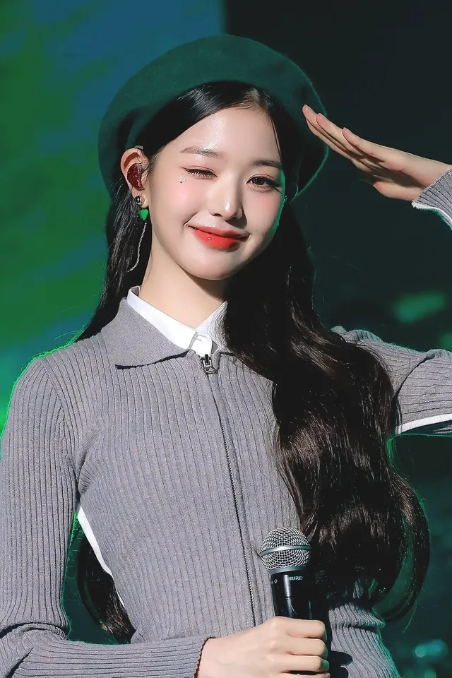 베레모가 잘 어울리는 장원영 | mbong.kr 엠봉