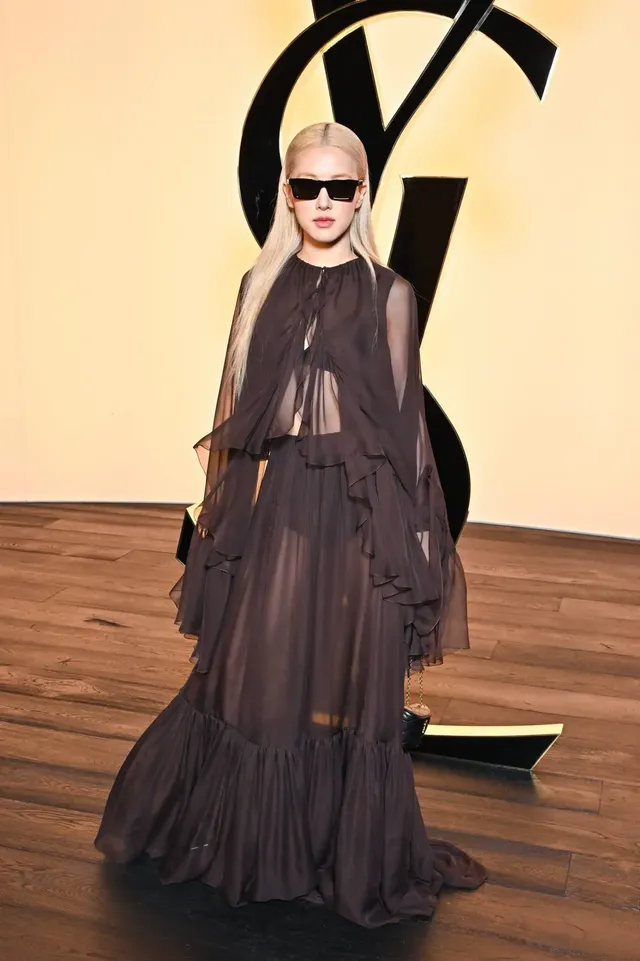 로제 (블랙핑크) 생로랑 24FW 컬렉션 패션쇼 | mbong.kr 엠봉