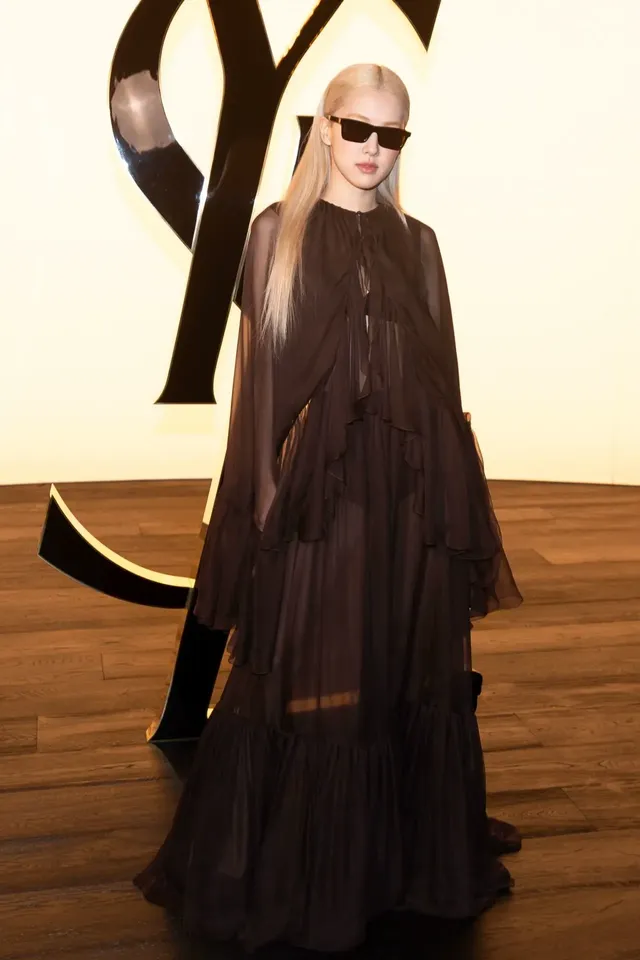 로제 (블랙핑크) 생로랑 24FW 컬렉션 패션쇼 | mbong.kr 엠봉