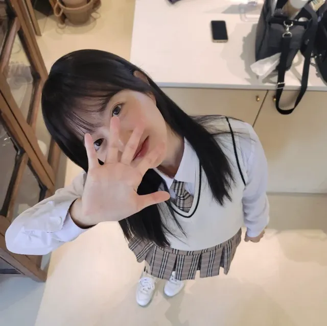 여자가 34살에 교복입고 그러는 거 주책 아닌가요? | mbong.kr 엠봉