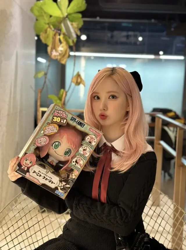 스파이패밀리 시사회에 아냐 포져 코스프레하고 간 비비지 은하 | mbong.kr 엠봉