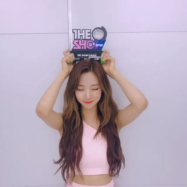 루다 / 다영 / 여름 / 연정 (우주소녀) | mbong.kr 엠봉