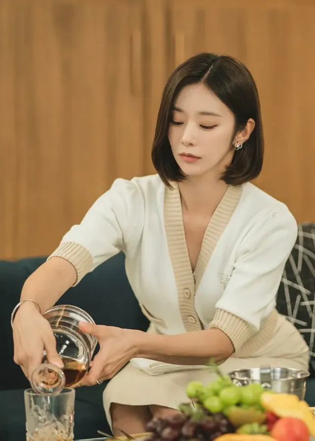 이주빈 화보 비하인드 | mbong.kr 엠봉