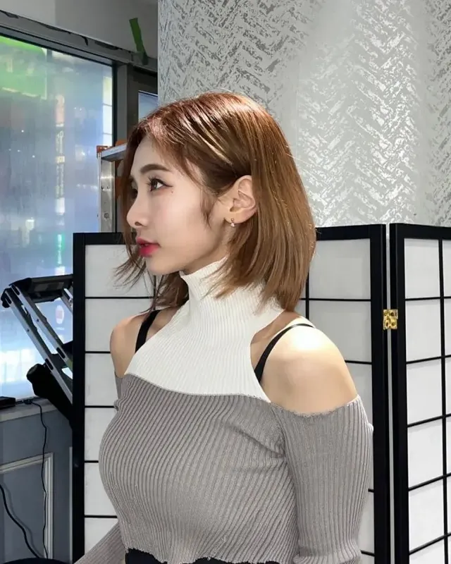 퀸즈아이 아윤 | mbong.kr 엠봉