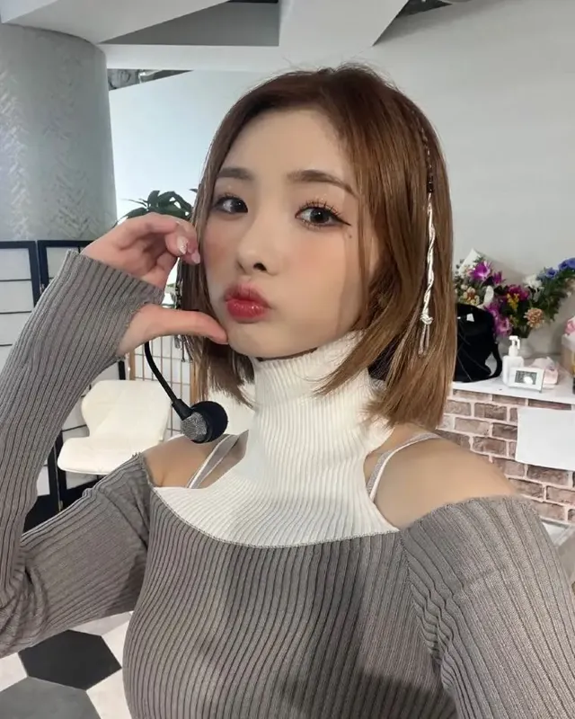 퀸즈아이 아윤 | mbong.kr 엠봉