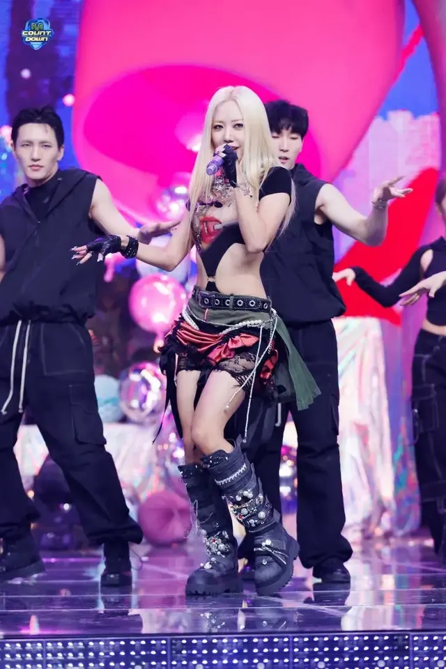 에이핑크 남주 엠카운트다운 현장포토 / 남주 인스타 | mbong.kr 엠봉