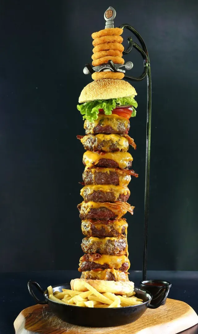 24ab76e6-ef07-46b5-b0cc-8799bb99e900_fatjoeburger.webp