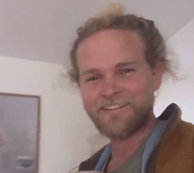 자기 집인데 노숙자라고 신고당한 사람 이미지