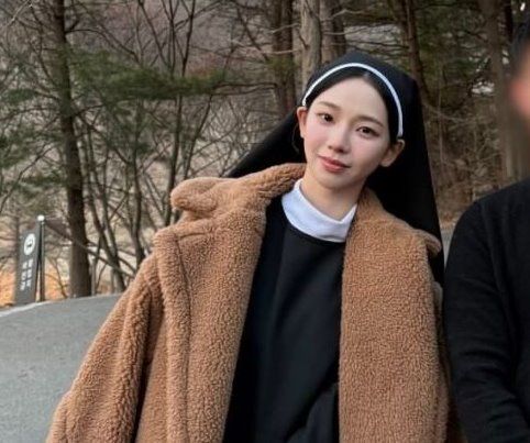 남편분과 카리나랑 사진 찍게 해준 1등 와이프 이미지