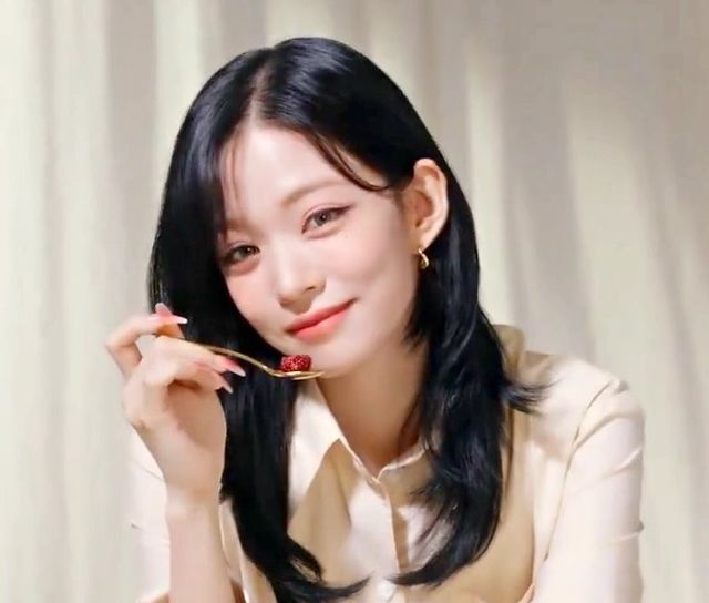 얼굴 공격 프로미스나인 이채영 이미지