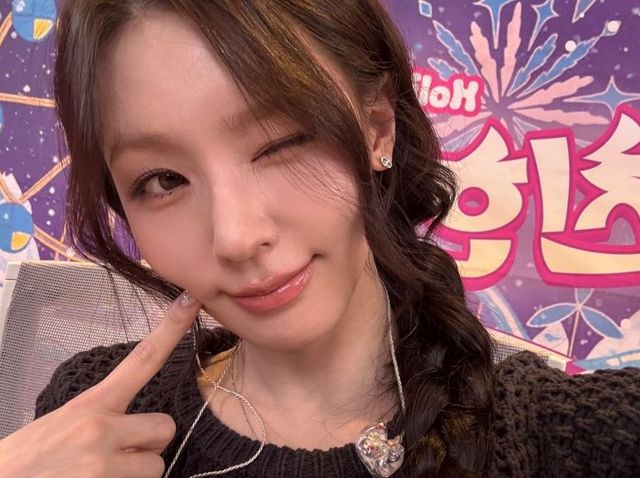 셀카 찍는 아이들 미연 이미지