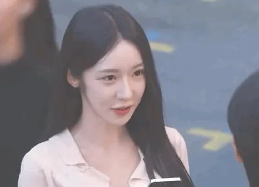 여자친구 있냐고 물어보는 여자 이미지