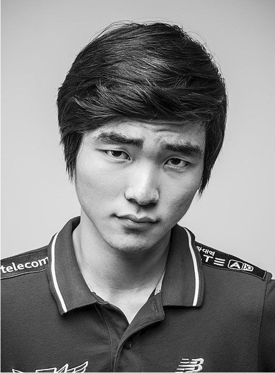 페이커 선수는 되게 불편한 위치에 있어요 이미지