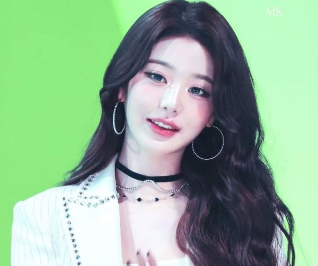 얼굴이 열일하는 아이브 장원영 이미지