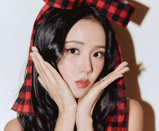 화보 찍는 블랙핑크 지수 이미지