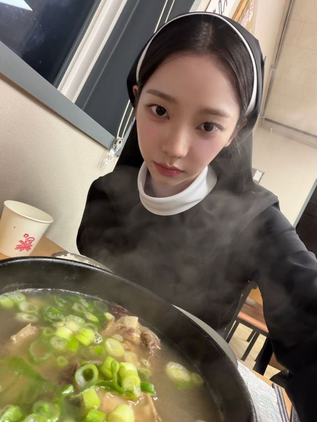 갈비탕 먹는 수녀님 이미지