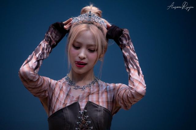 키치한 감성과 럭셔리의 화려한 변주, ITZY 류진