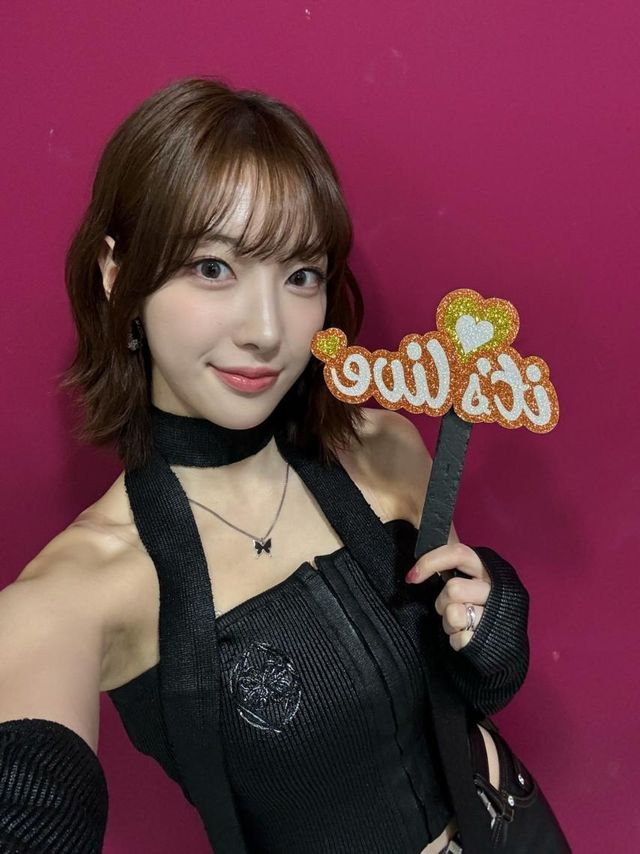 시크한 블랙과 강렬한 에너지의 조화, 하이키 리이나